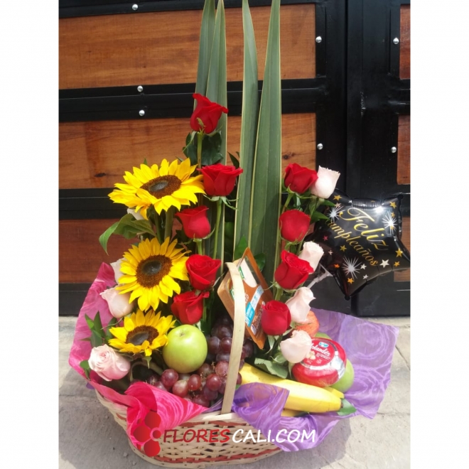 Arreglo de Flores con frutas  cali 