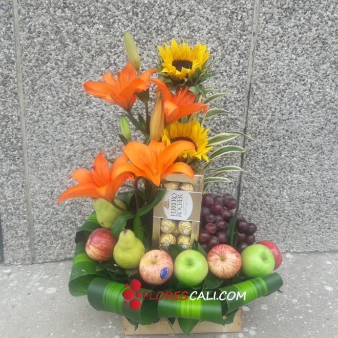 Arreglo frutero con chocolates Flores Cali