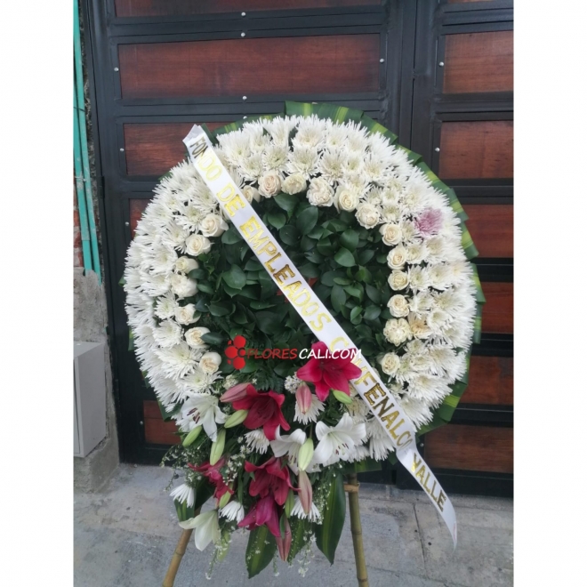 Corona fúnebre lirios y rosas flores cali