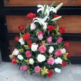 Arreglo rosas y lirios para Mama  en cali