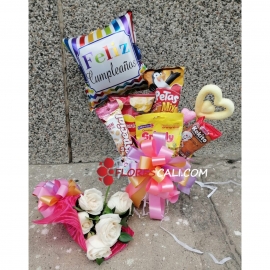 Ancheta de dulces y rosas flores en cali