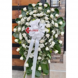 Corona fúnebre rosa blanca y crisantemo 